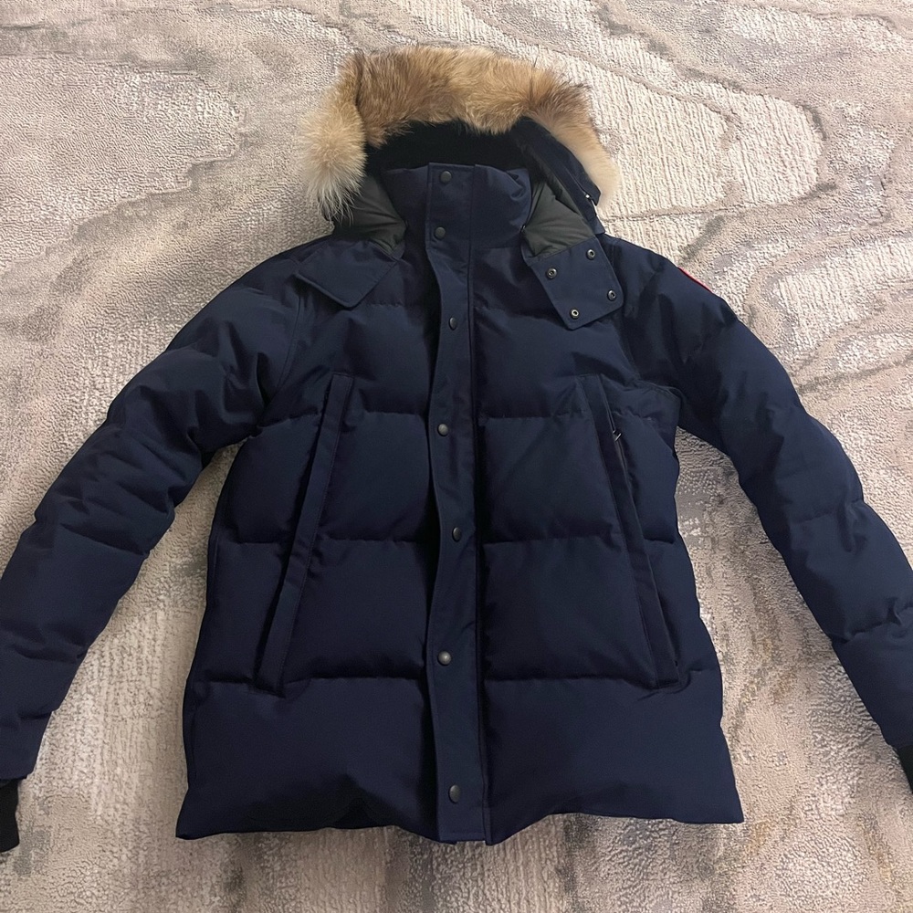Wyndam Parka Canada Goose coat greet condition lightly used navy blue